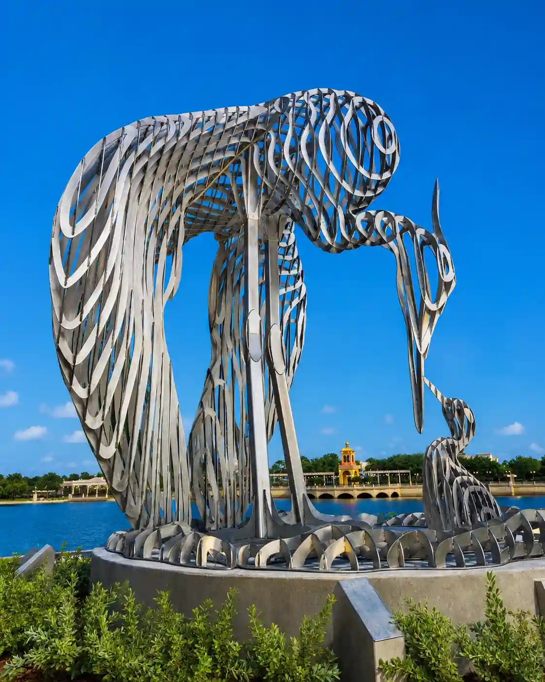Altamonte Springs Cranes Roost Statue exterior