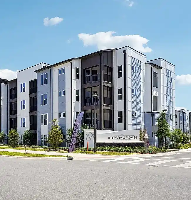 Apopka apartments and streetscape