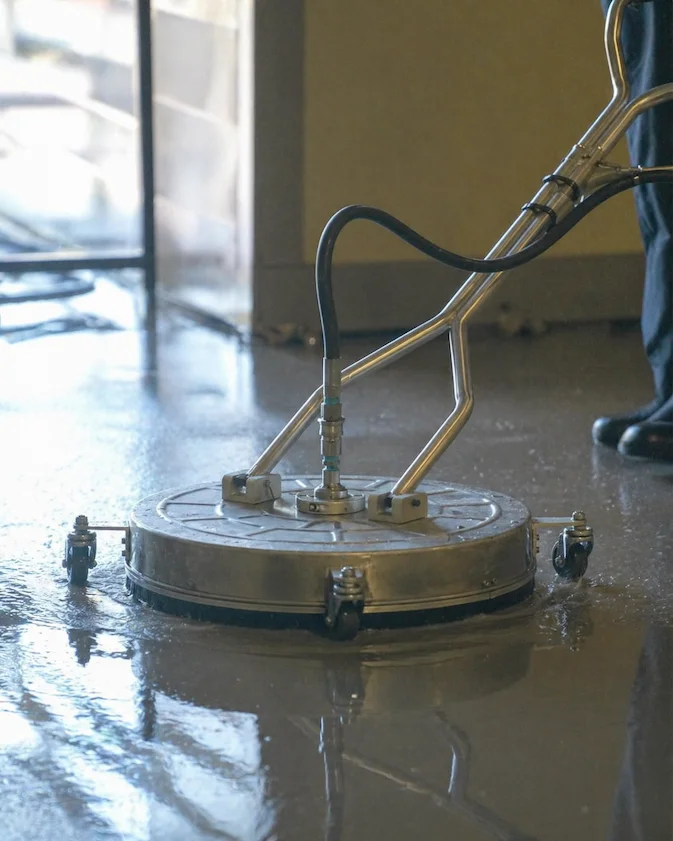 Commercial building surface cleaning service in Orlando