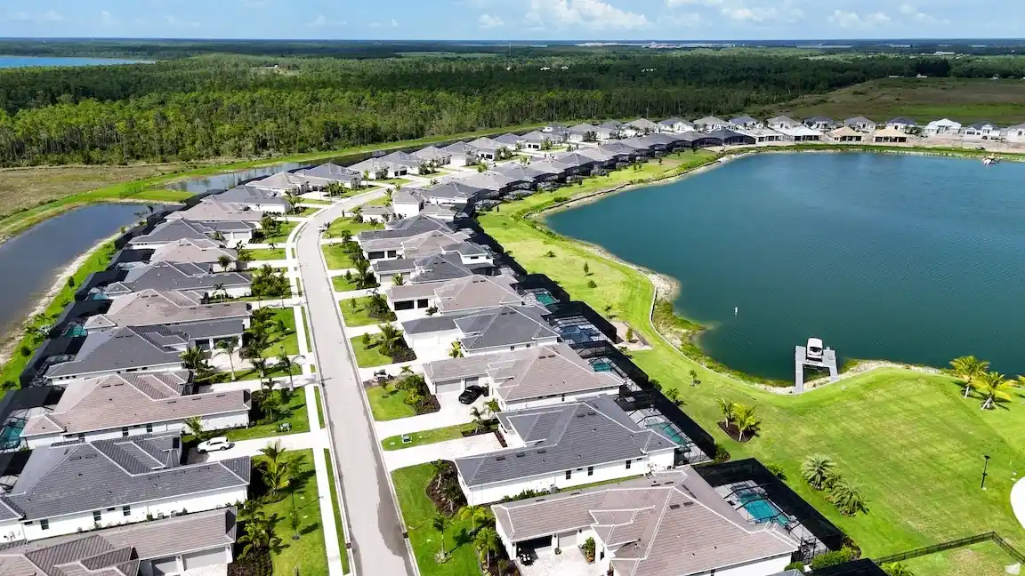 HOA community common area and hardscape cleaning in Orlando