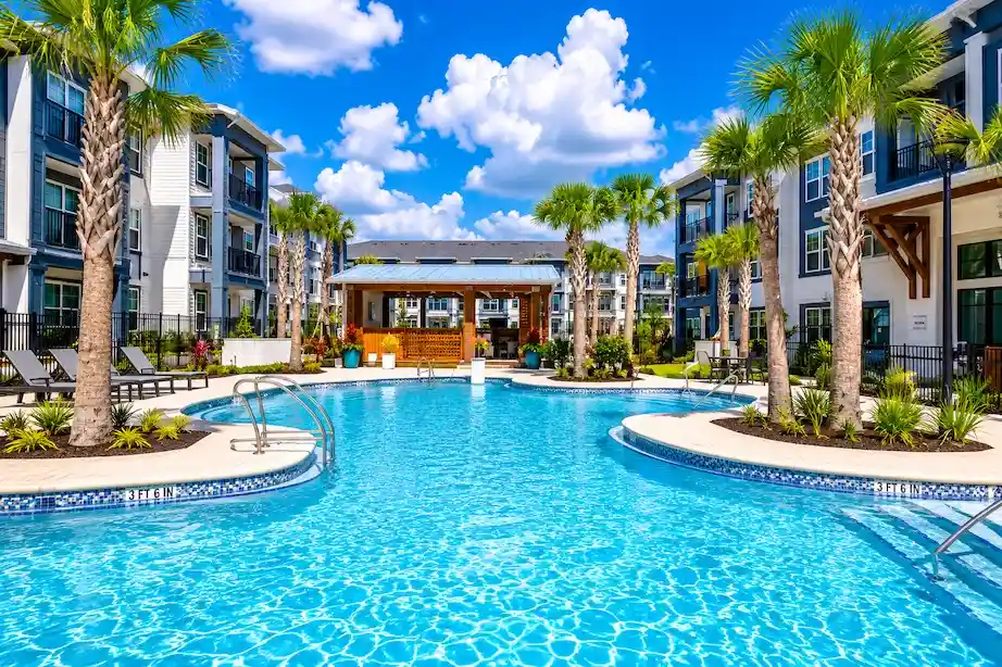 Longwood apartments exterior cleaning service