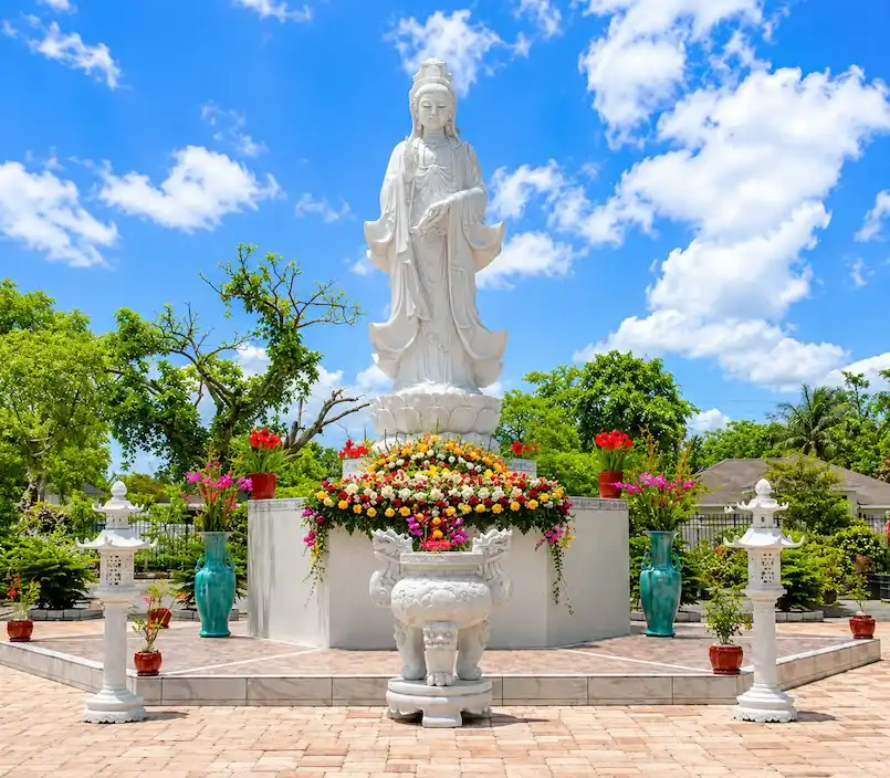 Ocoee statue garden exterior