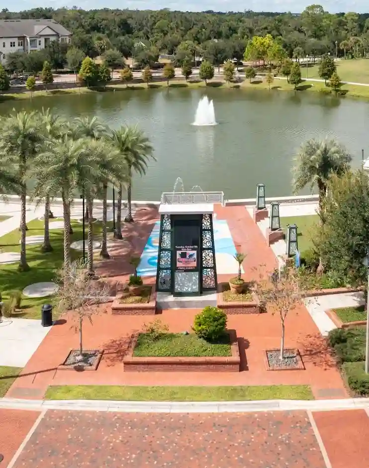 Oviedo lakefront plaza exterior